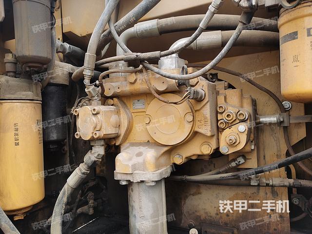 液壓泵艙室正面整體(整機外觀) 液壓泵艙室正面整體(整機外觀)