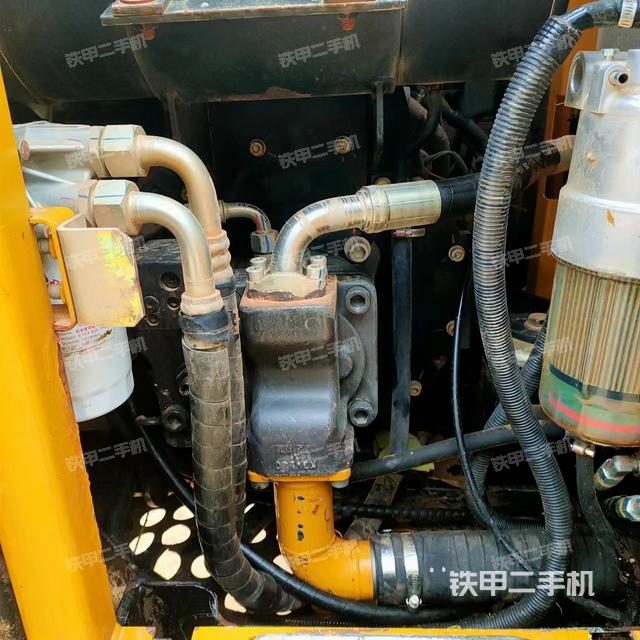液壓泵艙室正面整體(整機(jī)外觀) 液壓泵艙室正面整體(整機(jī)外觀)