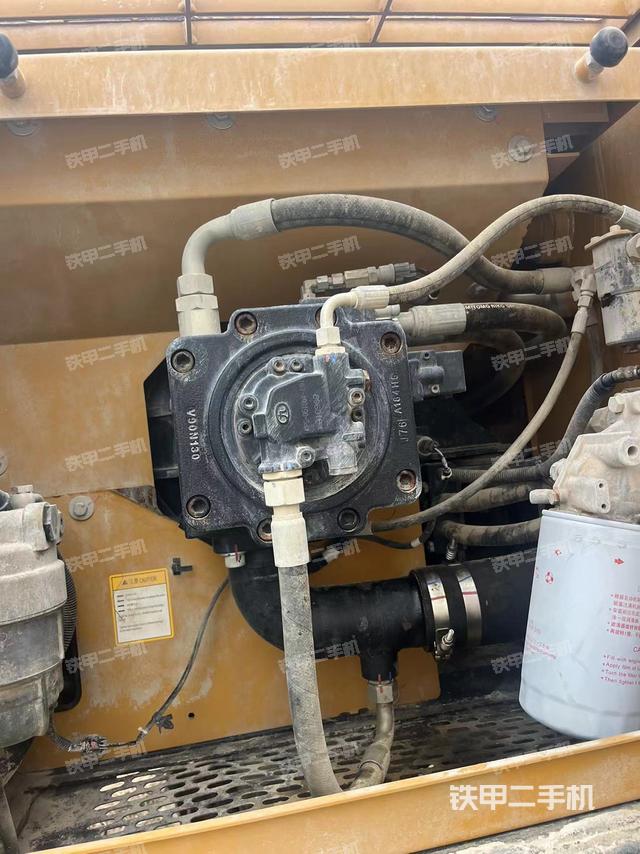 液壓泵艙室正面整體(整機外觀) 液壓泵艙室正面整體(整機外觀)