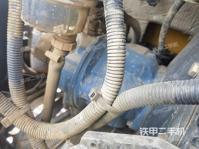 液壓泵艙室正面整體(整機(jī)外觀) 液壓泵艙室正面整體(整機(jī)外觀)