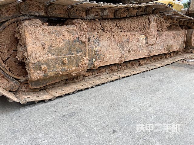 單側(cè)履帶整體(整機外觀) 單側(cè)履帶整體(整機外觀)