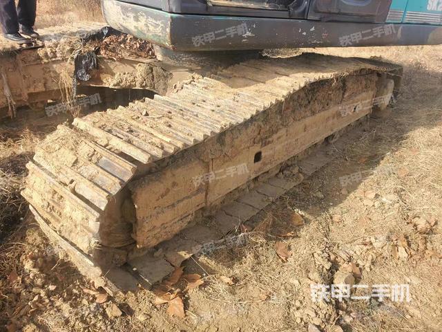 單側(cè)履帶整體(整機(jī)外觀) 單側(cè)履帶整體(整機(jī)外觀)