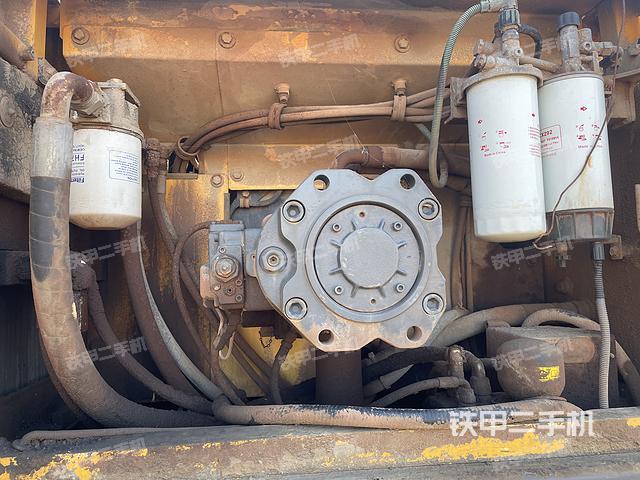 液壓泵艙室正面整體(整機(jī)外觀) 液壓泵艙室正面整體(整機(jī)外觀)
