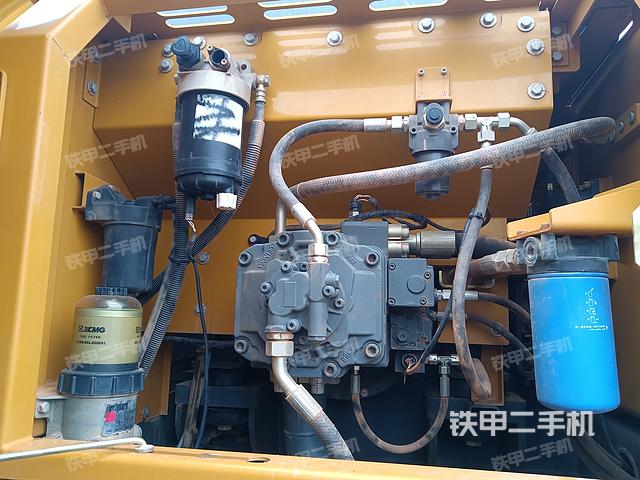 液壓泵艙室正面整體(整機(jī)外觀) 液壓泵艙室正面整體(整機(jī)外觀)