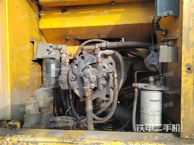液壓泵艙室正面整體(整機(jī)外觀) 液壓泵艙室正面整體(整機(jī)外觀)