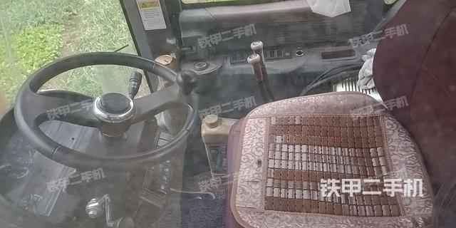 駕駛室操作臺(tái)(整機(jī)外觀及大件) 駕駛室操作臺(tái)(整機(jī)外觀及大件)