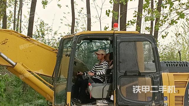 駕駛室整體(整機外觀) 駕駛室整體(整機外觀)