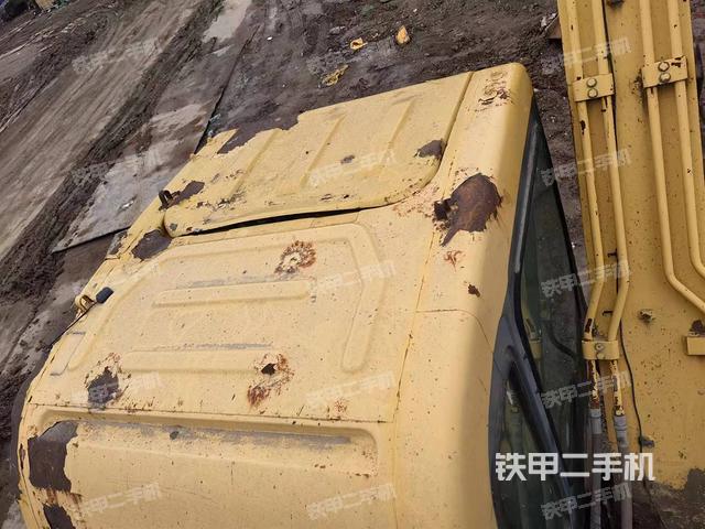 駕駛室頂部(整機外觀) 駕駛室頂部(整機外觀)