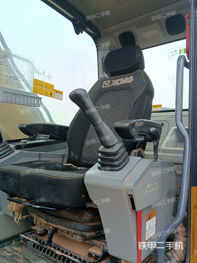 駕駛室整體(整機(jī)外觀) 駕駛室整體(整機(jī)外觀)