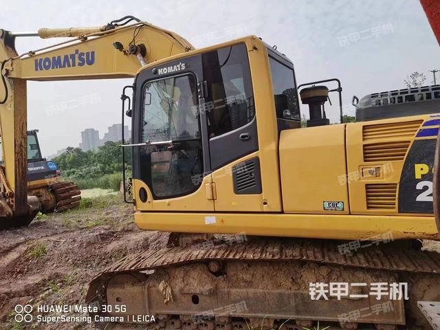 回轉(zhuǎn)馬達(dá)和主控閥(整機外觀) 回轉(zhuǎn)馬達(dá)和主控閥(整機外觀)
