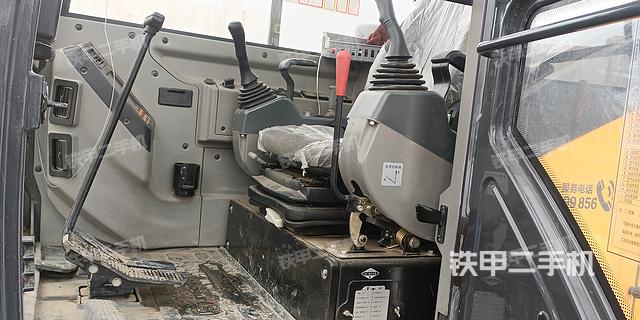 駕駛室整體(整機外觀) 駕駛室整體(整機外觀)