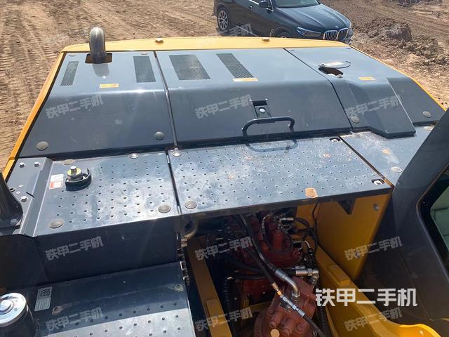 駕駛室整體(整機(jī)外觀) 駕駛室整體(整機(jī)外觀)