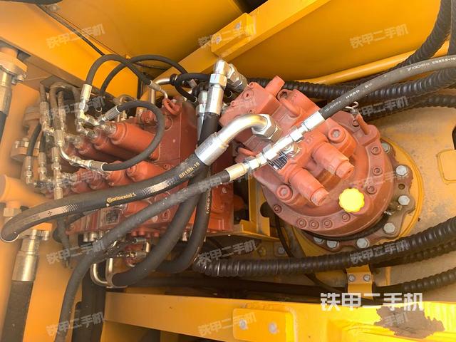 回轉(zhuǎn)馬達(dá)和主控閥(整機(jī)外觀) 回轉(zhuǎn)馬達(dá)和主控閥(整機(jī)外觀)