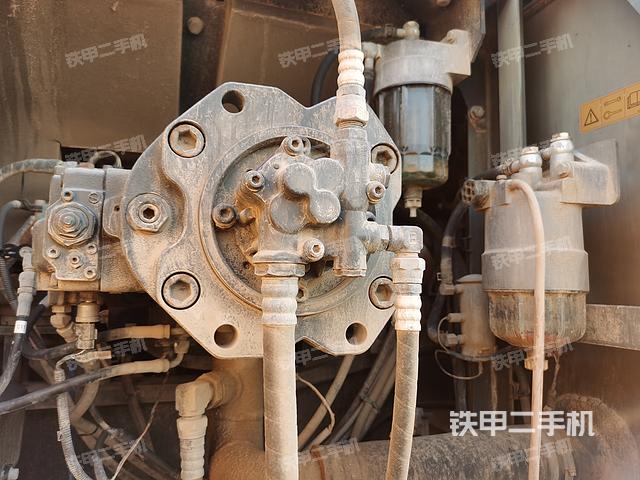 液壓泵艙室正面整體(整機(jī)外觀) 液壓泵艙室正面整體(整機(jī)外觀)