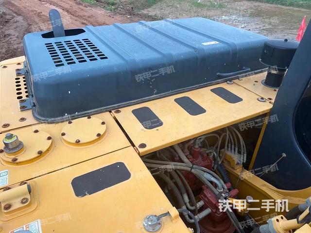 驾驶室顶部（整机外观）