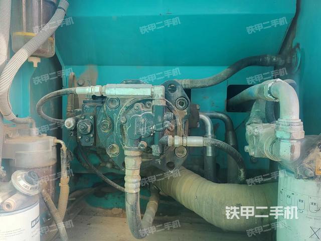 液壓泵艙室正面整體(整機(jī)外觀) 液壓泵艙室正面整體(整機(jī)外觀)