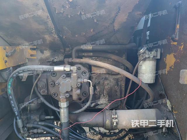 液壓泵艙室正面整體(整機(jī)外觀) 液壓泵艙室正面整體(整機(jī)外觀)