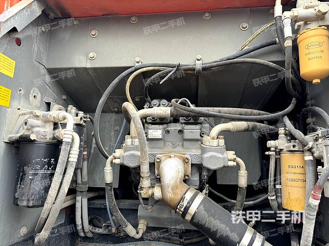 液壓泵艙室正面整體(整機(jī)外觀) 液壓泵艙室正面整體(整機(jī)外觀)