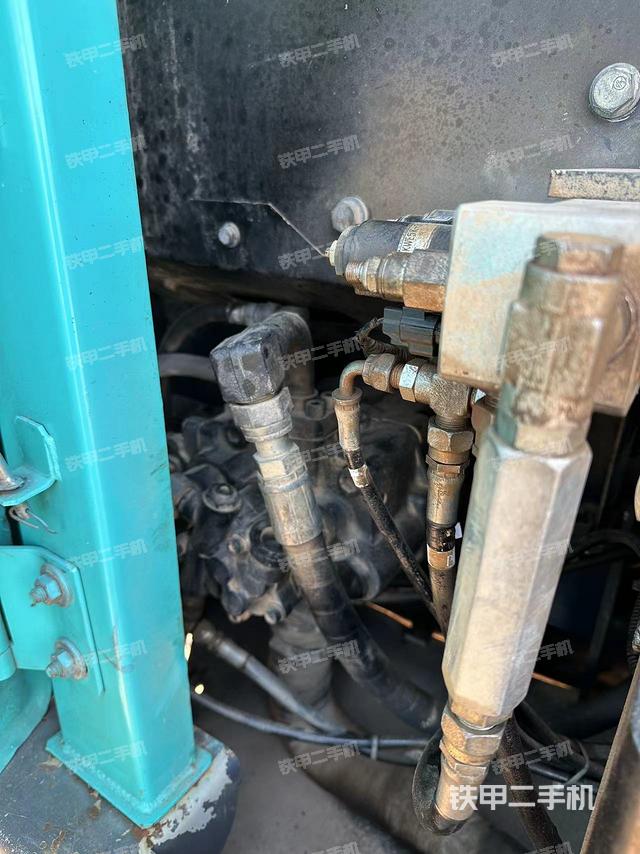 液壓泵艙室正面整體(整機(jī)外觀) 液壓泵艙室正面整體(整機(jī)外觀)