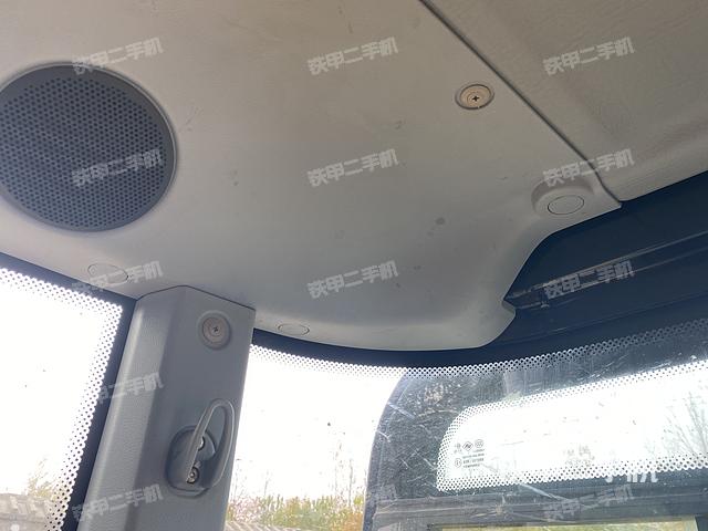 駕駛室頂部(整機(jī)外觀) 駕駛室頂部(整機(jī)外觀)