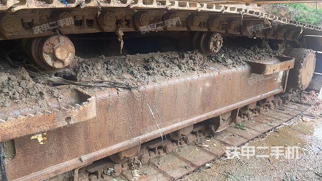 單側(cè)履帶整體(整機(jī)外觀) 單側(cè)履帶整體(整機(jī)外觀)