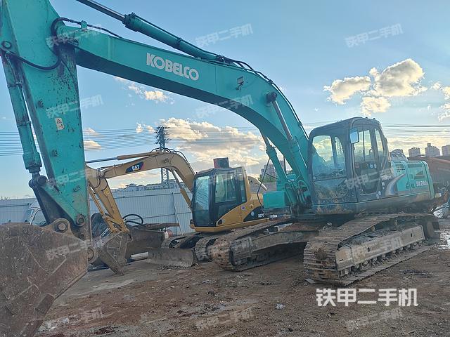 神钢SK260LC-8挖掘机