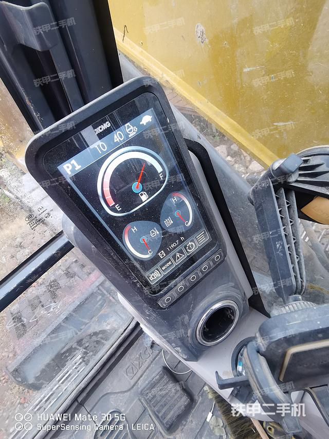 駕駛室整體(整機(jī)外觀) 駕駛室整體(整機(jī)外觀)