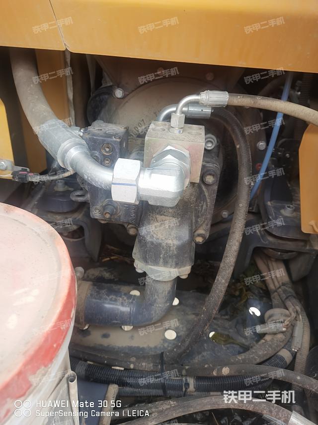 液壓泵艙室正面整體(整機(jī)外觀) 液壓泵艙室正面整體(整機(jī)外觀)