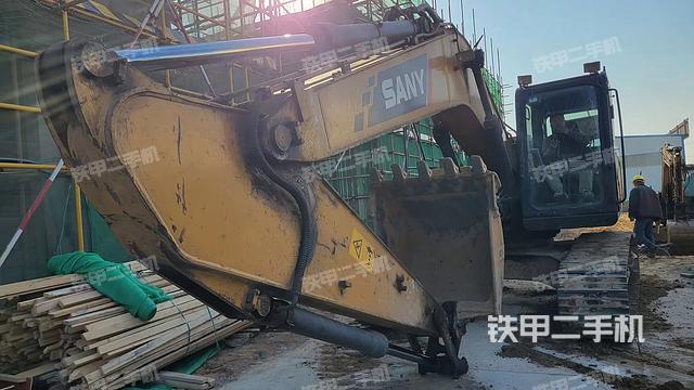 三一重工SY215C挖掘機(jī)