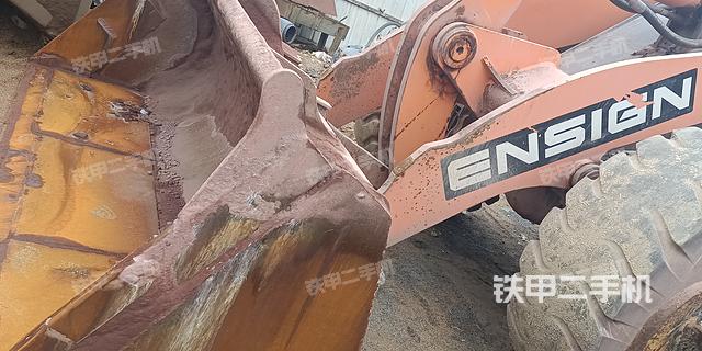 工作裝置整體(整機(jī)外觀及大件) 工作裝置整體(整機(jī)外觀及大件)