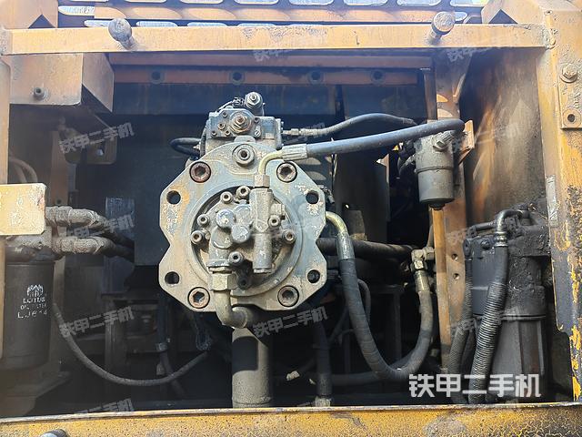 液壓泵艙室正面整體(整機(jī)外觀) 液壓泵艙室正面整體(整機(jī)外觀)