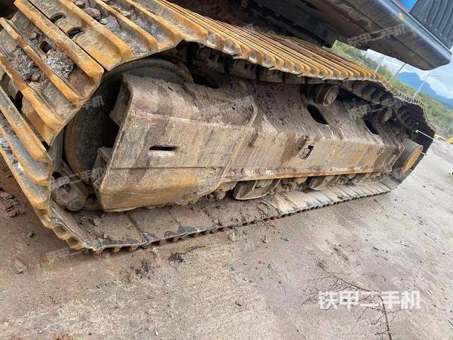 單側(cè)履帶整體(整機外觀) 單側(cè)履帶整體(整機外觀)