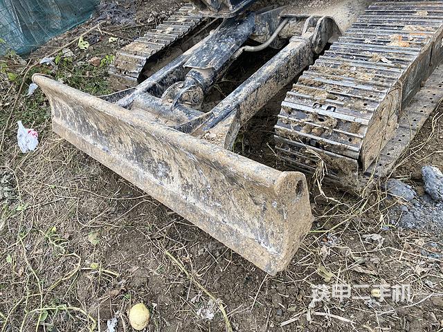 單側(cè)履帶整體(整機(jī)外觀) 單側(cè)履帶整體(整機(jī)外觀)