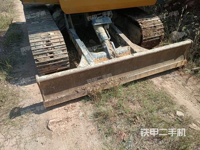 單側(cè)履帶整體(整機外觀) 單側(cè)履帶整體(整機外觀)
