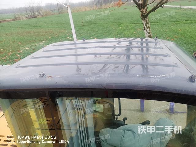 駕駛室頂部(整機(jī)外觀) 駕駛室頂部(整機(jī)外觀)