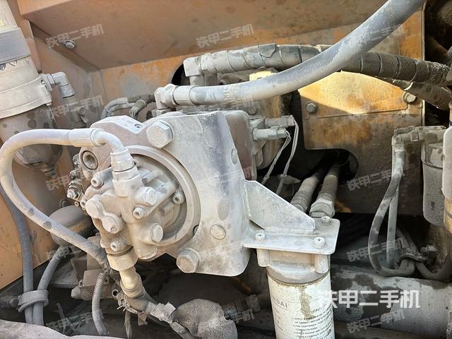 液壓泵艙室正面整體(整機外觀) 液壓泵艙室正面整體(整機外觀)