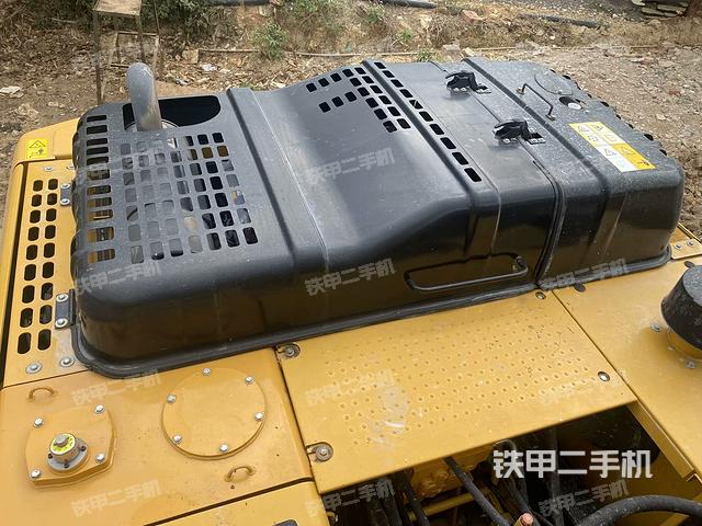 駕駛室頂部(整機外觀) 駕駛室頂部(整機外觀)