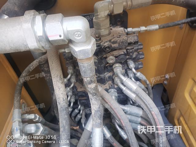 回轉(zhuǎn)馬達(dá)和主控閥(整機(jī)外觀) 回轉(zhuǎn)馬達(dá)和主控閥(整機(jī)外觀)