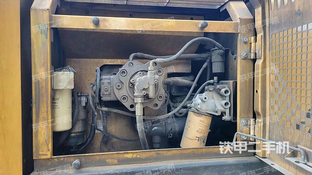 液壓泵艙室正面整體(整機(jī)外觀) 液壓泵艙室正面整體(整機(jī)外觀)