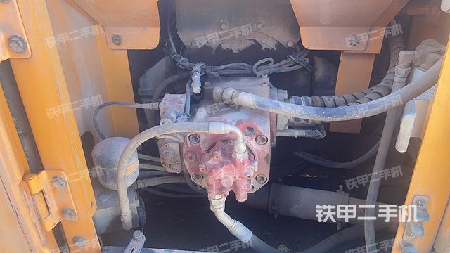 液壓泵艙室正面整體(整機(jī)外觀) 液壓泵艙室正面整體(整機(jī)外觀)