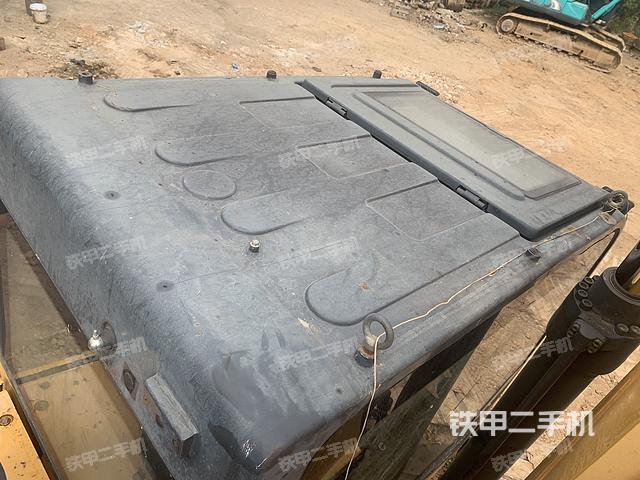駕駛室頂部(整機(jī)外觀) 駕駛室頂部(整機(jī)外觀)