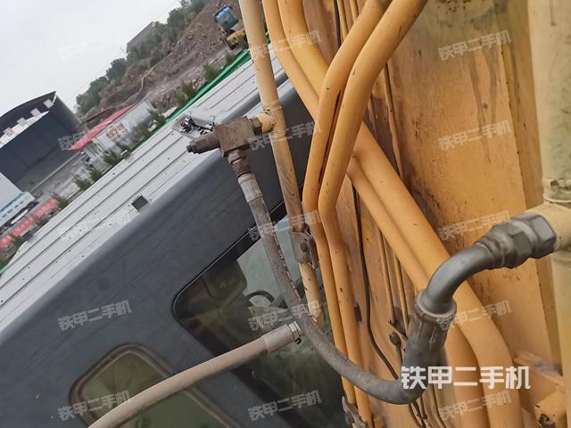 駕駛室頂部(整機外觀) 駕駛室頂部(整機外觀)