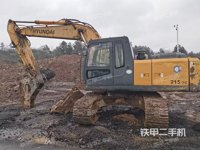 現(xiàn)代R215-7C挖掘機