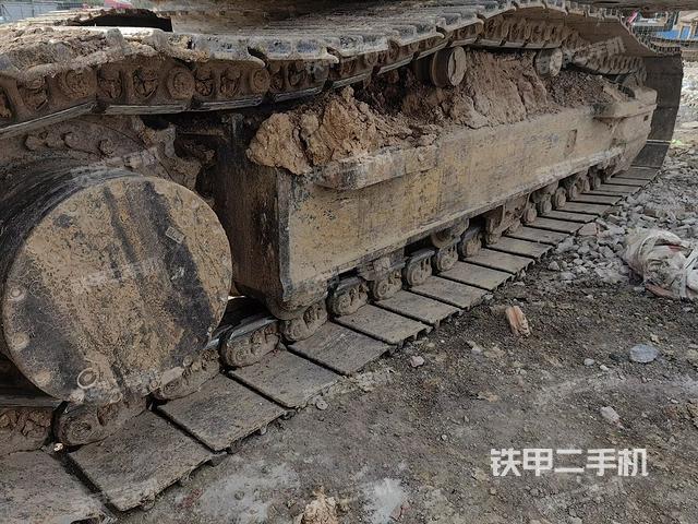 單側(cè)履帶整體(整機(jī)外觀) 單側(cè)履帶整體(整機(jī)外觀)
