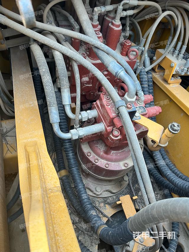 回轉(zhuǎn)馬達(dá)和主控閥(整機(jī)外觀) 回轉(zhuǎn)馬達(dá)和主控閥(整機(jī)外觀)