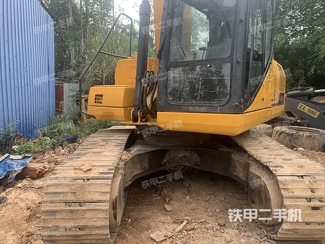 駕駛室整體(整機(jī)外觀) 駕駛室整體(整機(jī)外觀)