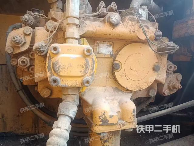 液壓泵艙室正面整體(整機(jī)外觀) 液壓泵艙室正面整體(整機(jī)外觀)