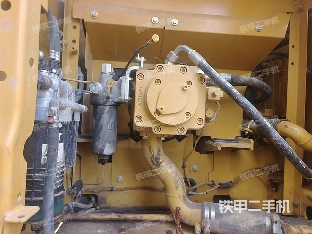 液壓泵艙室正面整體(整機外觀) 液壓泵艙室正面整體(整機外觀)