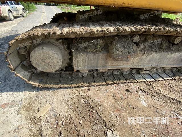 單側(cè)履帶整體(整機(jī)外觀) 單側(cè)履帶整體(整機(jī)外觀)