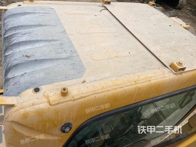 駕駛室頂部(整機外觀) 駕駛室頂部(整機外觀)